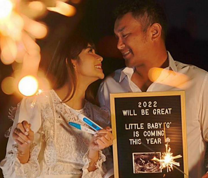 Penantian Lima Tahun, Gilang Dirga Umumkan Kehamilan Istri