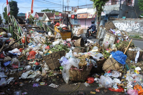 Sampah usai Perayaan Tahun Baru di Tangerang Menurun