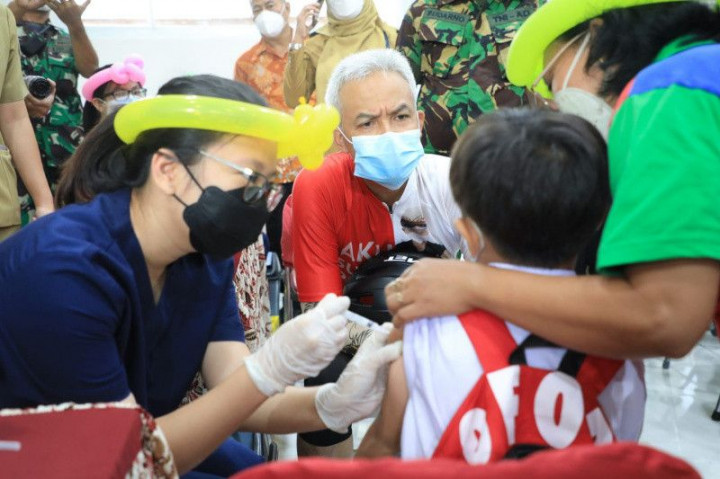 Ganjar Minta Daerah Inisiatif Kebut Vaksinasi Anak