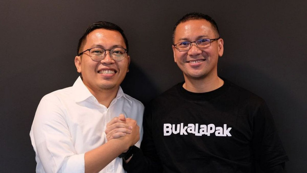 (kiri) Pendiri Bukalapak, Achmad Zaky saat menunjuk Rachmat Kaimuddin sebagai CEO Bukalapak yang baru di tahun 2019.