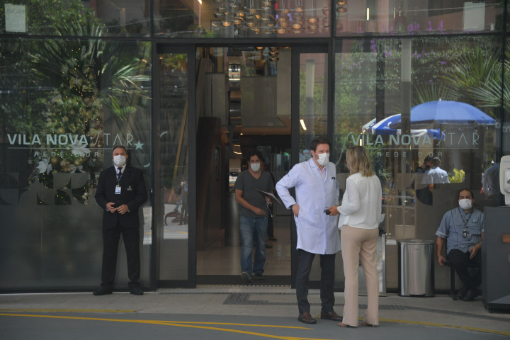 Presiden Brasil Jair Bolsonaro Dilarikan ke Rumah Sakit