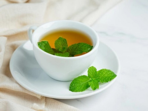 Sifat pewarnaan dalam teh dapat menambah warna pada rambut pirang atau rambut cokelat alami. (Foto: Ilustrasi. Dok. Freepik.com)