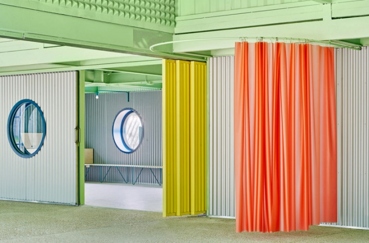 Educan, Desain Sekolah Warna-warni bagi Anjing, Burung dan Kelelawar