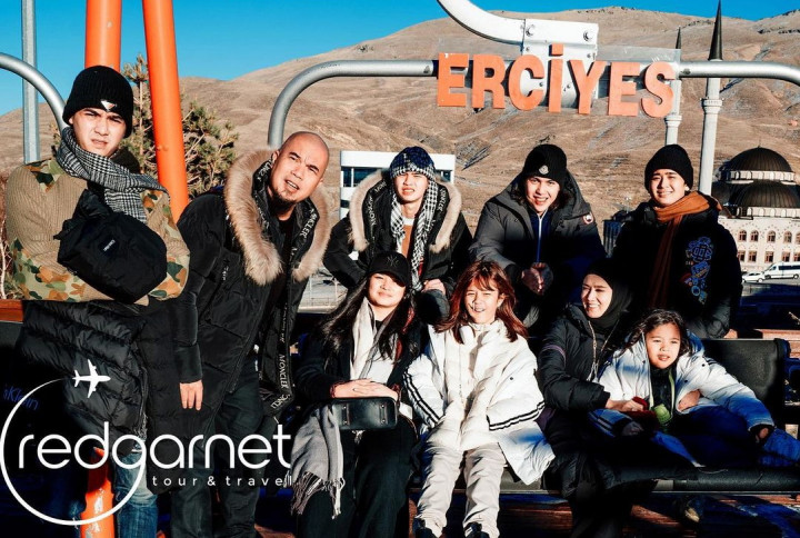 Dikecam karena Unggah Foto Wanita Telanjang Dada, Mulan Jameela Minta Maaf