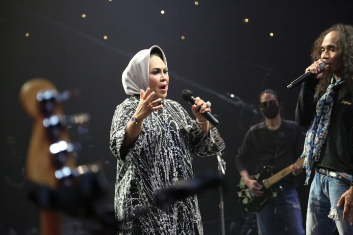 Pengalaman Tak Terlupakan Hetty Koes Endang Berkolaborasi dengan Chrisye