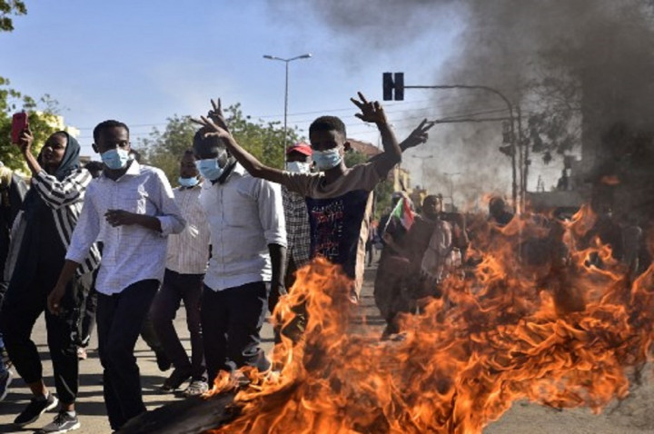 Demo Anti-Kudeta Sudan Berlanjut Usai PM Hamdok Mengundurkan Diri