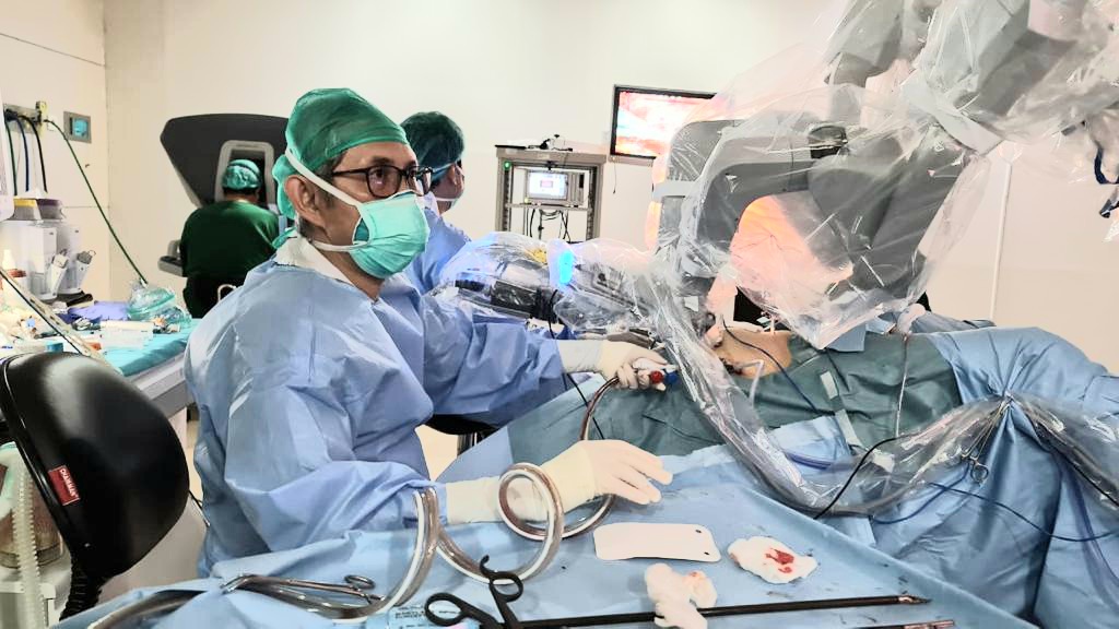 RSU Bunda Jakarta gunakan teknologi robotik untuk operasi prostat . FOTO: Bundamedik