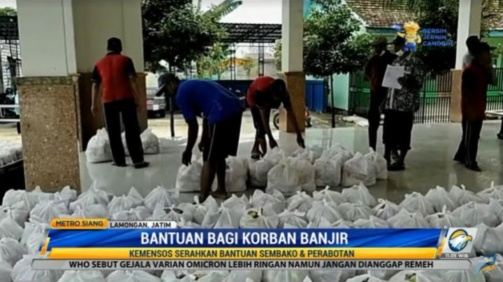 Kemensos Salurkan Sembako dan Perabotan untuk Korban Banjir Lamongan