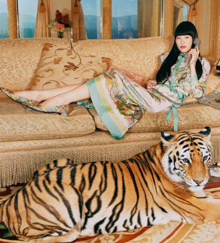 Koleksi #GucciTiger menghadirkan interpretasi ulang dari cetakan arsip akhir tahun 1960-an. (Foto: Dok. Instagram/@gucci)