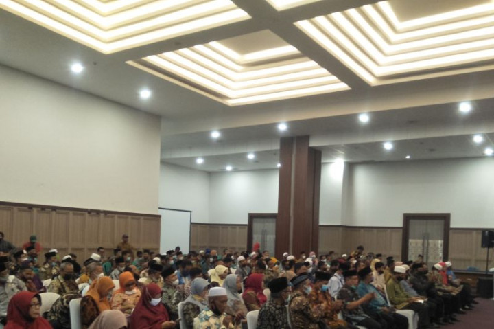 Bupati Lombok Tengah Minta Kepala Sekolah Bantu Kebut Vaksinasi Anak