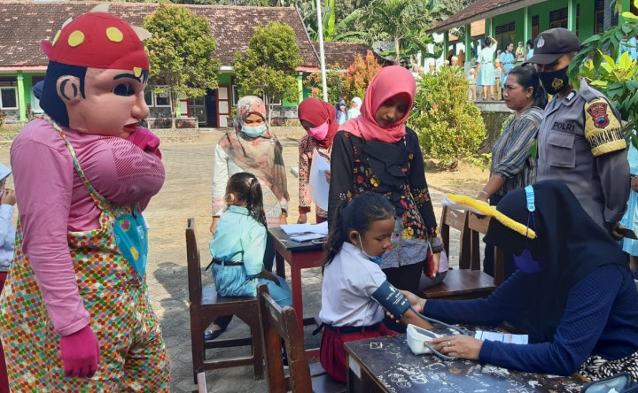 Anak-anak di Karimunjawa Mulai Divaksin Covid-19