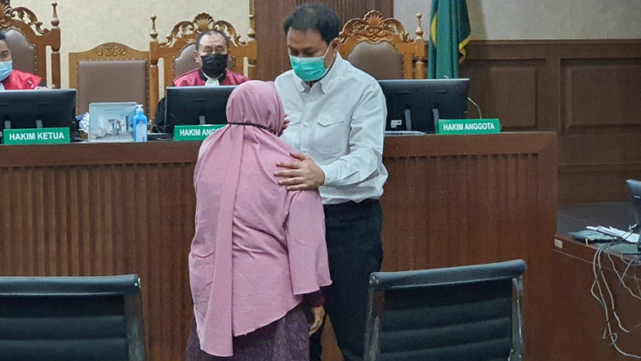 Saksi Meringankan Ungkit Kebaikan, Azis Syamsuddin Banjir Air Mata