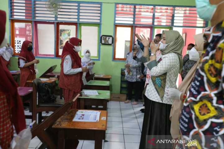 Diatur Sistem Sif, PTM di Makassar Sudah 100%