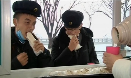 Mengutip Rodong Sinmun menyebutkan bahwa Kim Jong Il pada 2011 menemukan burrito dan menyebutnya dengan “wheat wraps”. (Foto: Dok. Pen News)