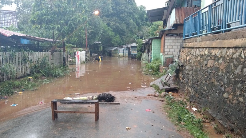 Banjir yang merendam rumah warga Kota Jayapura, Provinsi Papua, Jumat (7/1).