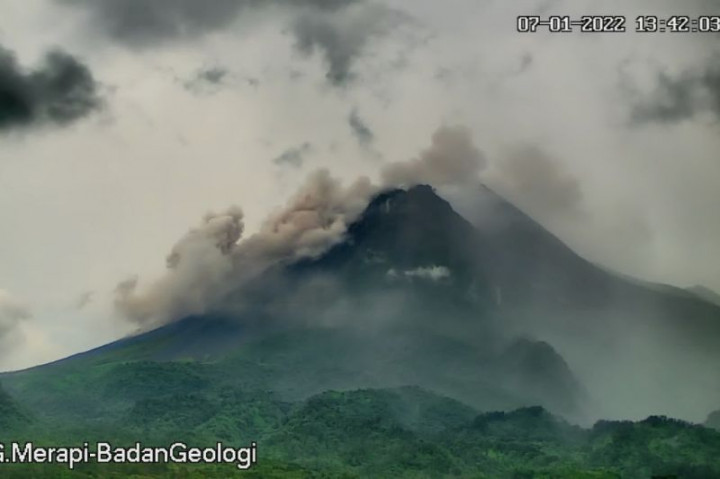 Gunung Merapi Luncurkan Awan Panas 2 Kali  Sejuh 2,5 Km