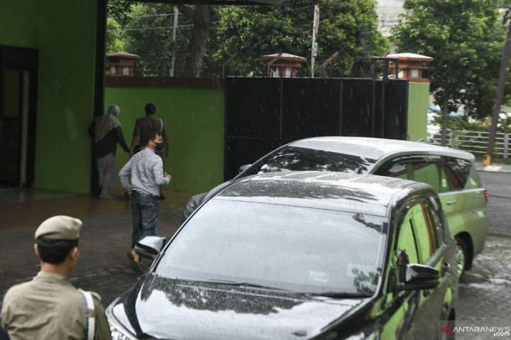 KPK Bawa 2 Koper dan 1 Tas Berkas dari Ruang Kerja Wali Kota Bekasi