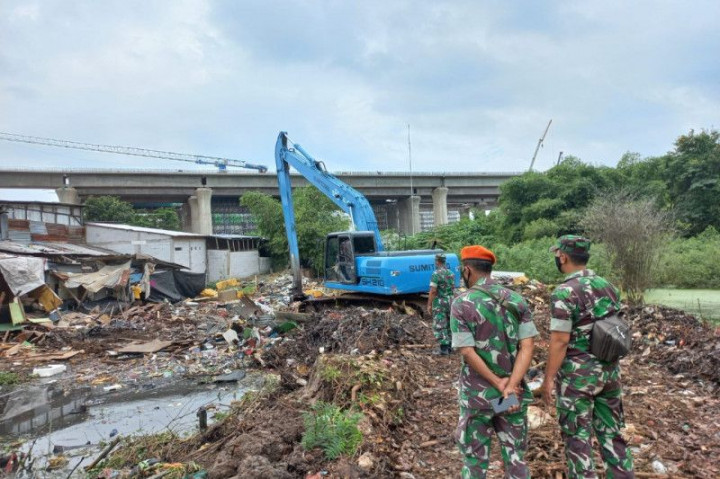 Pemkot Jaktim Kerahkan 4 Alat Berat Rampungkan Waduk Halim