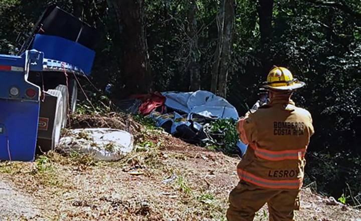 Truk-Minibus Bertabrakan, 5 Orang Meninggal, 3 di Antaranya WN AS