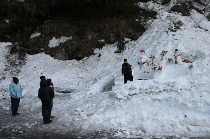 16 Orang Tewas Terjebak Salju Tebal di Resor Pakistan
