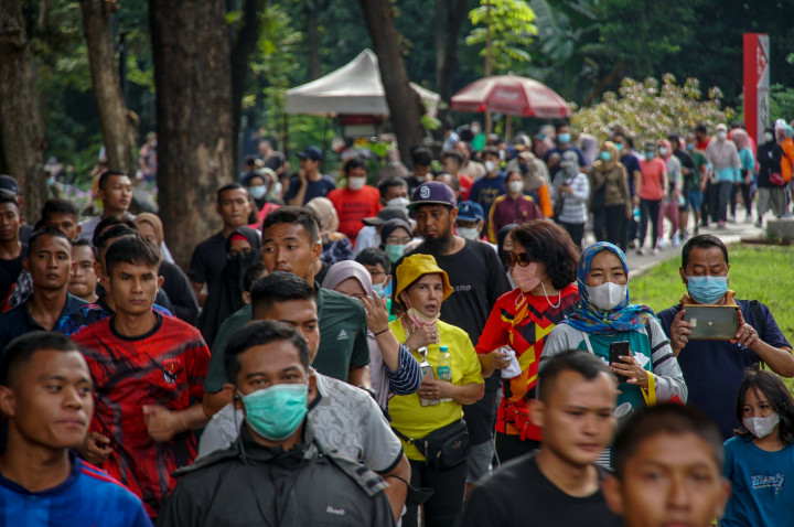 Kasus Covid-19 Naik, Ratusan Warga Tetap Antusias Olahraga di GBK