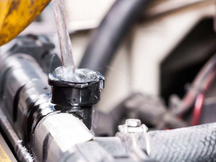 Ciri-Ciri Air Radiator Mobil Habis, Harus Diperhatikan