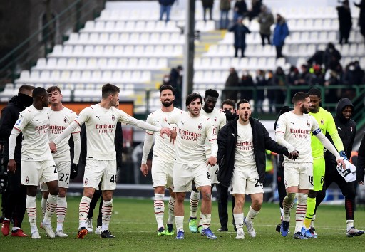 Bantai Venezia, AC Milan Geser Inter dari Puncak Klasemen