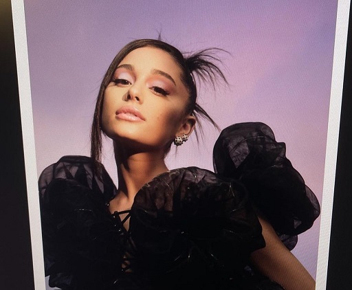 Ariana Grande dikenal sebagai penyanyi dengan karakteristik penampilan yang selalu cantik dan memukau. (Foto: Dok. Instagram/@arianagrande)