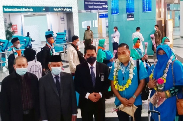 Jamaah Umrah Indonesia Pertama Sejak Pandemi Tiba di Arab Saudi