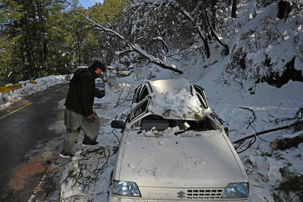 Potret Badai Salju yang Mengakibatkan 22 Orang Meninggal di Pakistan