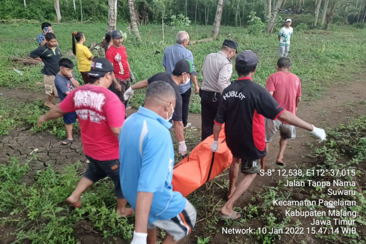 Mayat Tanpa Identitas Ditemukan Mengapung di Embung Suwaru Malang