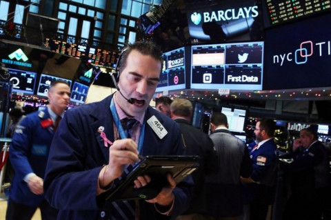 Wall Street Bervariasi, Dow Jones dan S&P Kompak Ambruk