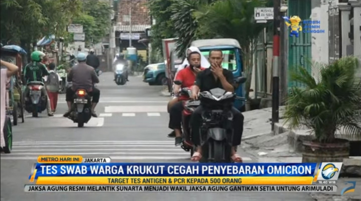 Warga Krukut <i>Swab</i> Massal, yang Positif Langsung Dibawa ke Wisma Atlet