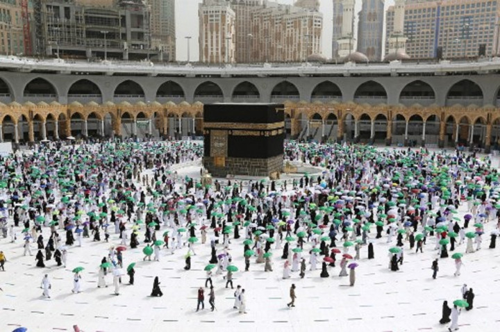 Lonjakan Infeksi Covid-19 Tak Halangi Ibadah Umrah di Arab Saudi
