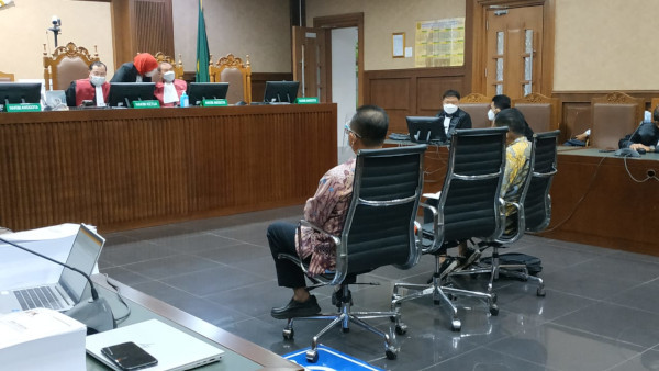 2 Mantan Pejabat Ditjen Pajak Dituntut 9 dan 6 Tahun Penjara