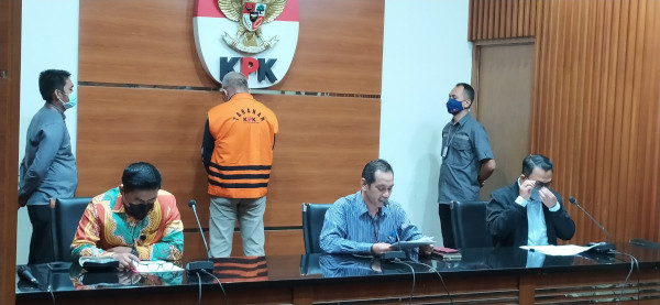 KPK Tahan Tersangka Korupsi Pembangunan Kampus IPDN