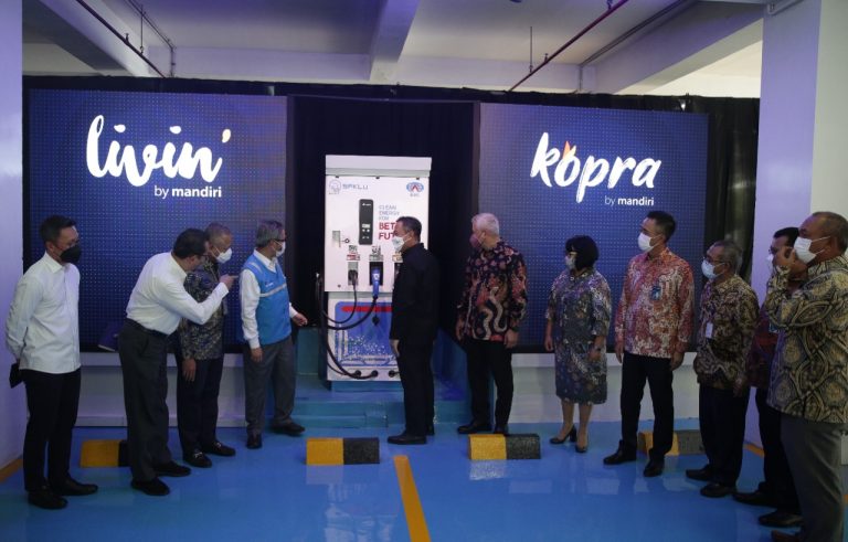 Peresmian SPKLU di Plaza Mandiri Jakarta. PLN