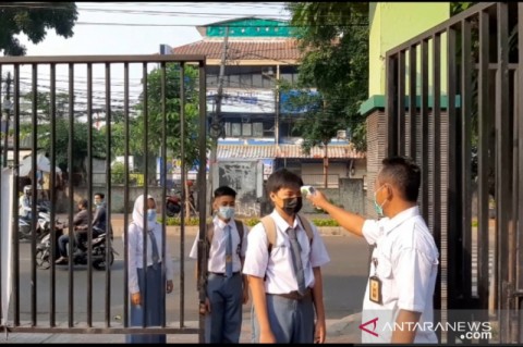 Shandy Purnamasari Pamer Vespa Edisi Baru, Harga Selangit!