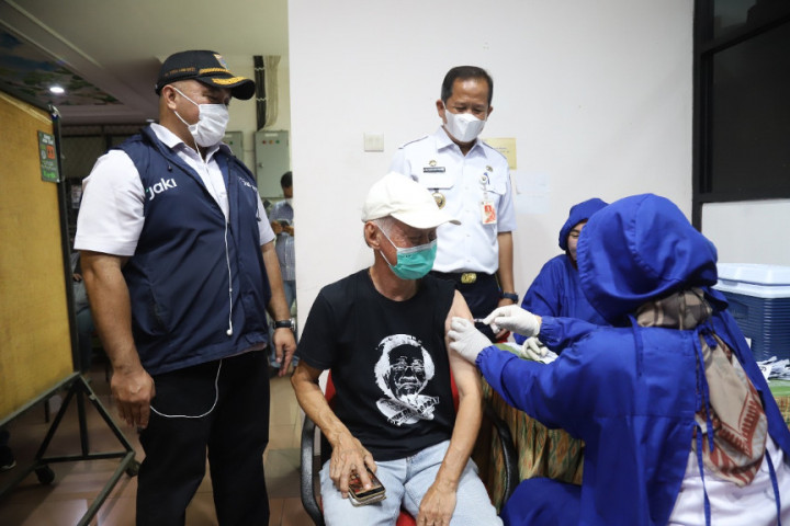 Hari Pertama Vaksinasi <i>Booster</i> di Puskesmas Kelapa Gading Didominasi Lansia