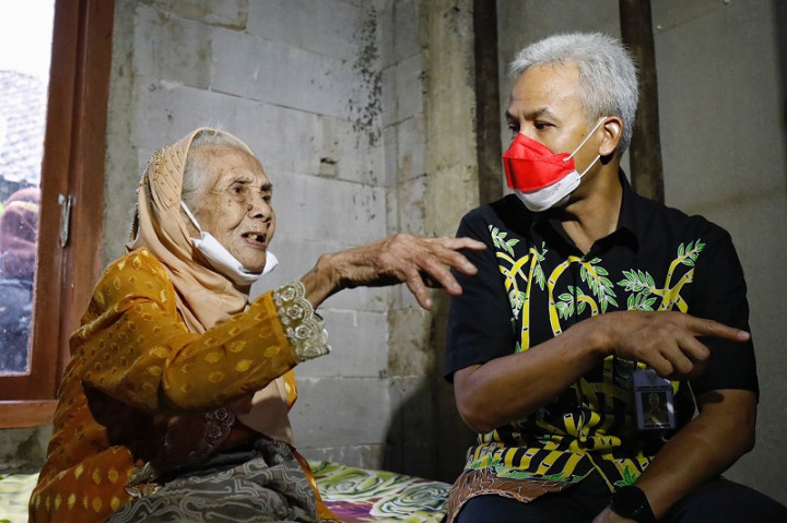 Pastikan Tepat Sasaran, Ganjar Cek Penerima Rumah Sehat Layak Huni di Banyumas