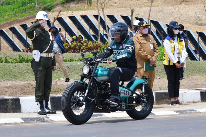 Momen Jokowi Tinjau Bundaran Sunggung Mandalika