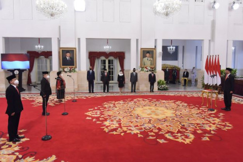 President Jokowi Installs First Female Ambassador from Papua
