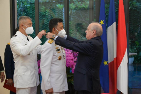 Rektor Unhan Dianugerahi Bintang Kehormatan dari Prancis