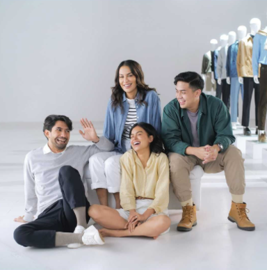 Koleksi 2022 Spring/Summer Uniqlo Indonesia kali ini juga berkolaborasi dengan beberapa public figure, seperti Reza Rahadian, Jerome Poli, Eva Celia, dan Sophia Latjuba. (Foto: Dok. Instagram/@uniqloindonesia)