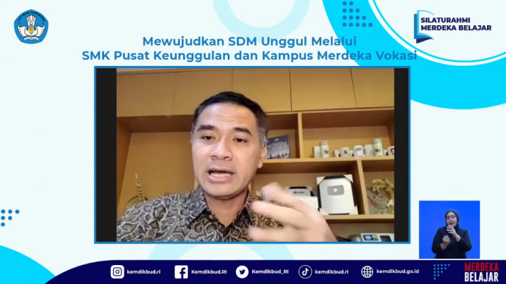 Lulusan SMK Pusat Keunggulan yang Bekerja Menurun, yang Kuliah Meningkat