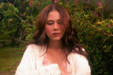 Diputar Lebih dari 154 Juta Kali Secara Digital, Nadin Amizah Rilis Album Debut dalam Format CD