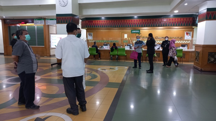 Diguncang Gempa, Pegawai dan Pasien RSUD Cengkareng Lari Menyelamatkan Diri