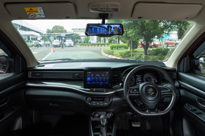 Masih Musim Hujan, Awas Kaca Mobil Jamuran