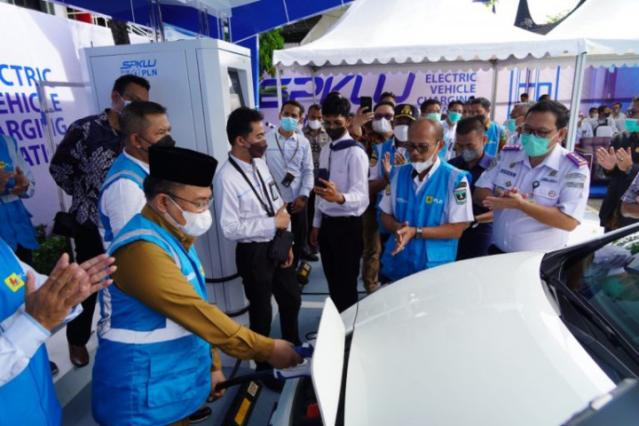 Baru Diresmikan, Ini Lokasi SPKLU Di Padang