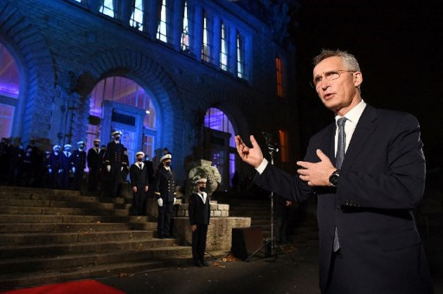 Sekretaris Jenderal NATO Jens Stoltenberg saat berada di Brest, Prancis, 12 Januari 2022. (Fred TANNEAU / POOL / AFP)